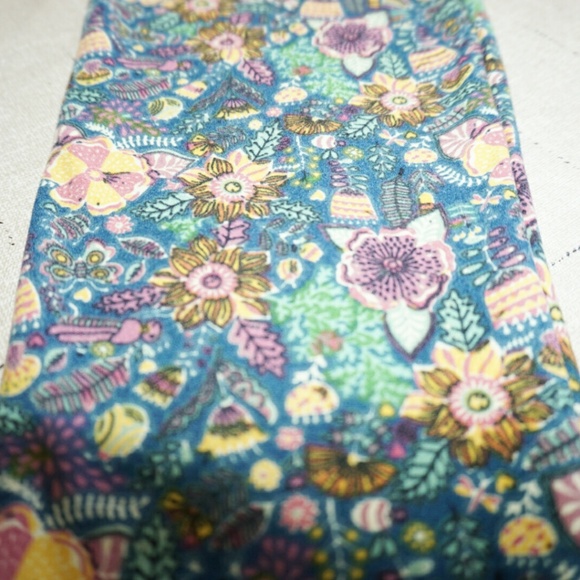 LULAROE FLORAL LEGGINGS 😍🌺 - Picture 2 of 3